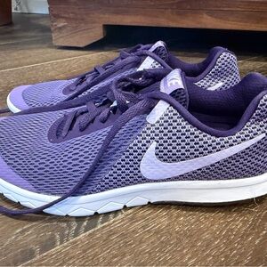 Nike Women's Purple Athletic Sneakers Size 8 EUC